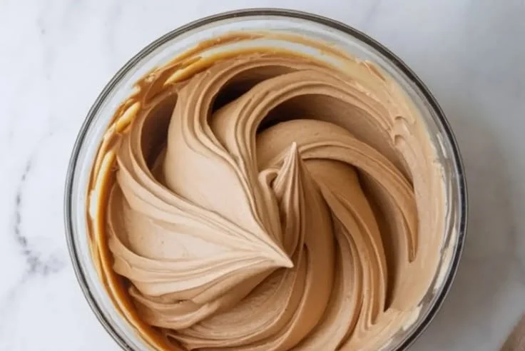 Delicious Kahlua Buttercream cake filling for decadent desserts