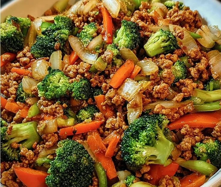 Delicious ground turkey stir-fry with fresh broccoli and colorful veggies